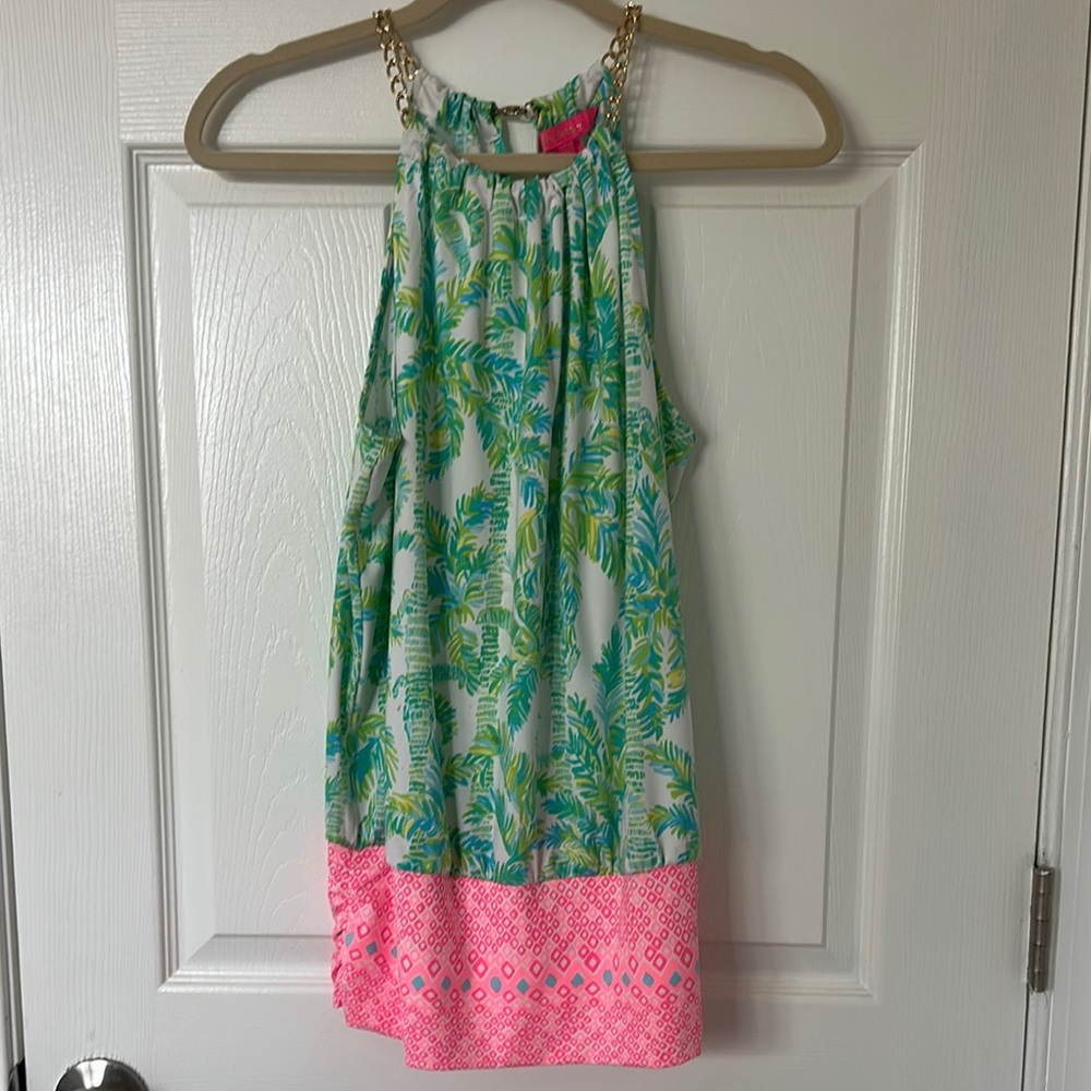 EUC Lilly Pulitzer top with chain closure.  Size Small